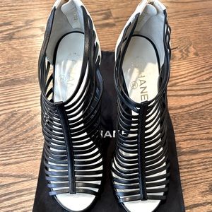CHANEL heels, like NEW. Barely worn! In beautiful condition!